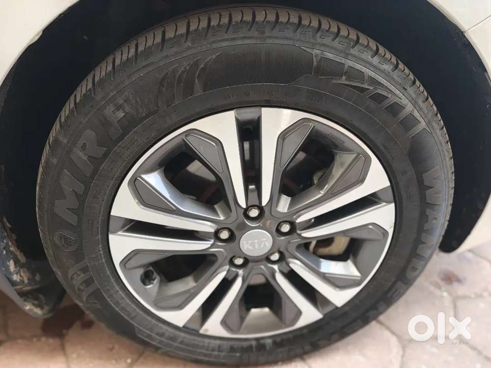 Kia Carnival 2021 Diesel 26000 Km Driven