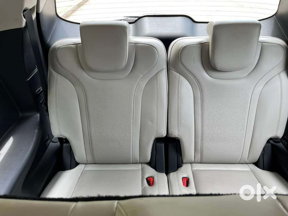 Mahindra Xuv700 Ax7l At 7 Seater Bs-vi Car With Adas