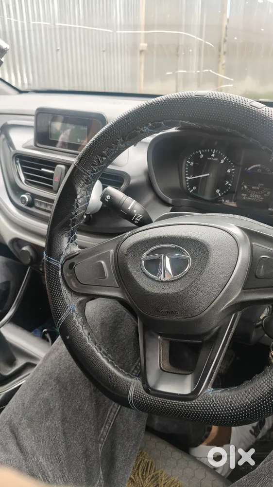 Tata Altroz Xm