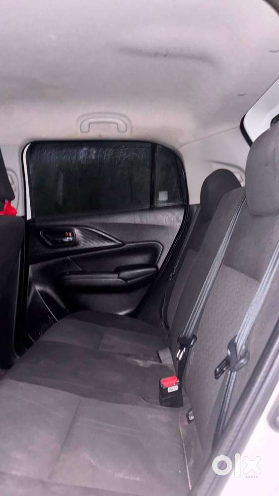 Maruti Swift Vxi Optional 2024