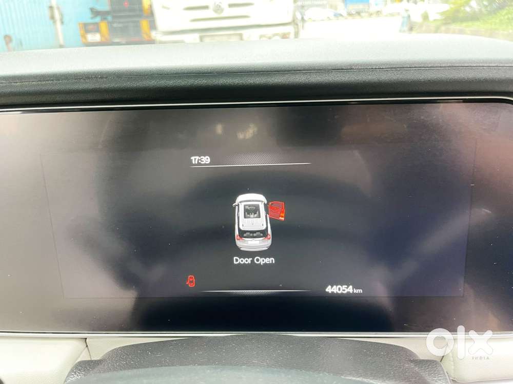 Mahindra Xuv700 2.2 Ax 7 Diesel At Luxury Pack Str, 2024, Diesel