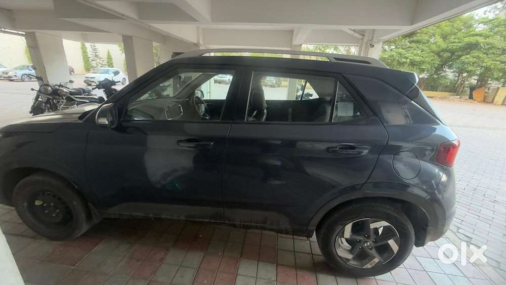 Hyundai Venue 2021 Diesel Well Maintained