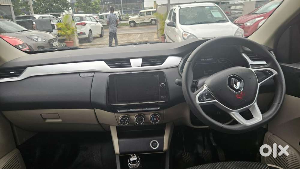 Renault Triber Rxz, 2022, Petrol