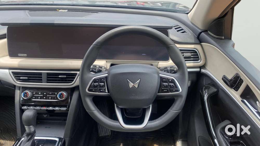 Mahindra Xuv700 2.0 Ax 7 Petrol At Luxury Pack Str, 2023, Petrol