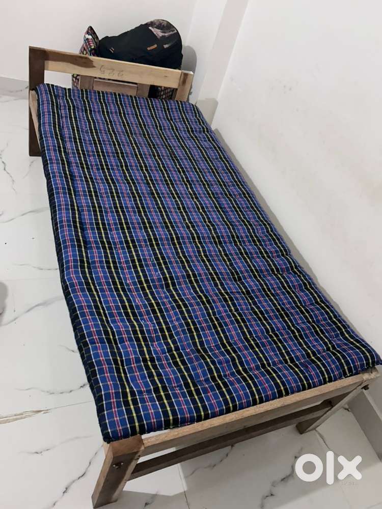Single bed (3 ft x 6 ft)