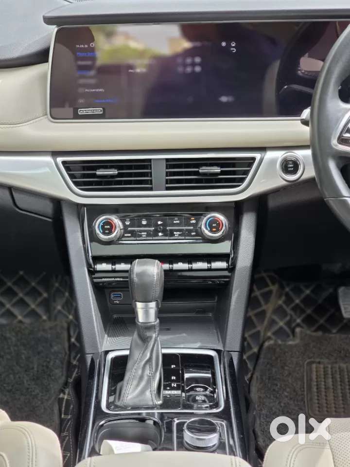 Mahindra Xuv700 2.2 Ax 7 Diesel At Luxury Pack Str, 2022, Diesel