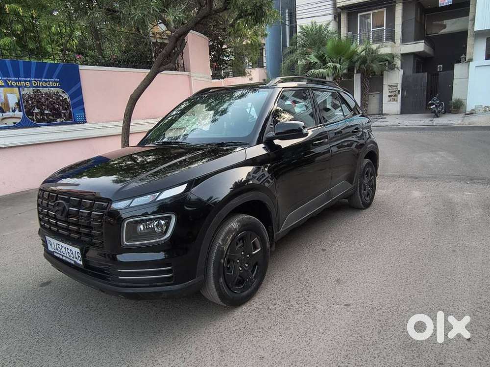 Hyundai Venue S(o) Knight Edition Mt, 2023, Petrol