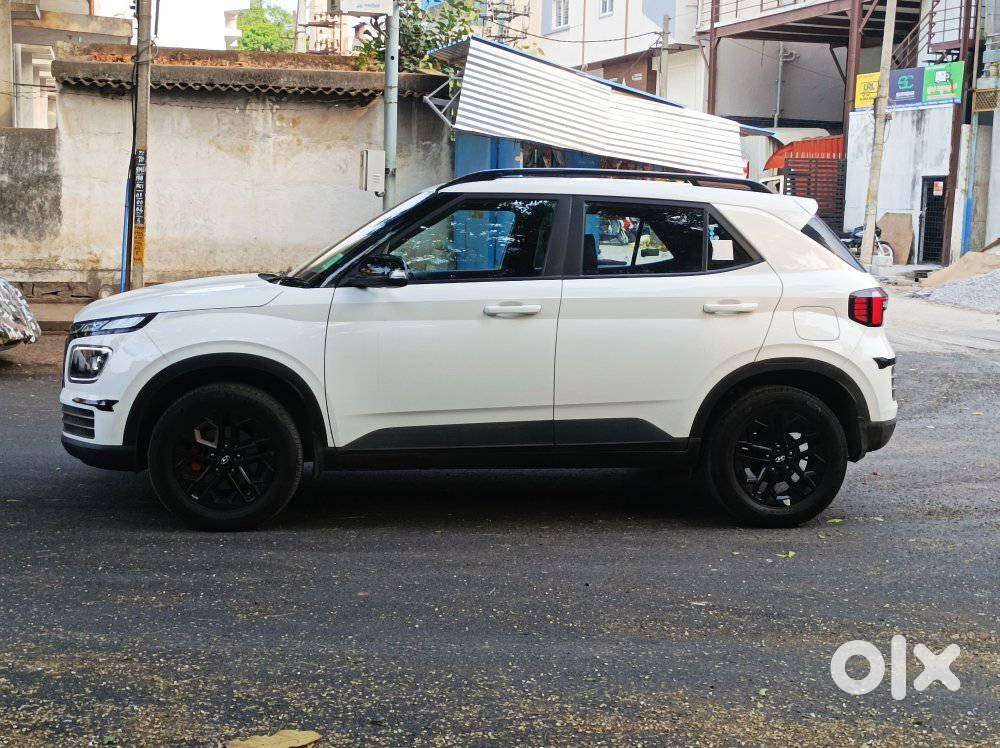 Hyundai Venue Sx(o) 1.0 Turbo Dct Knight Edition, 2024, Petrol