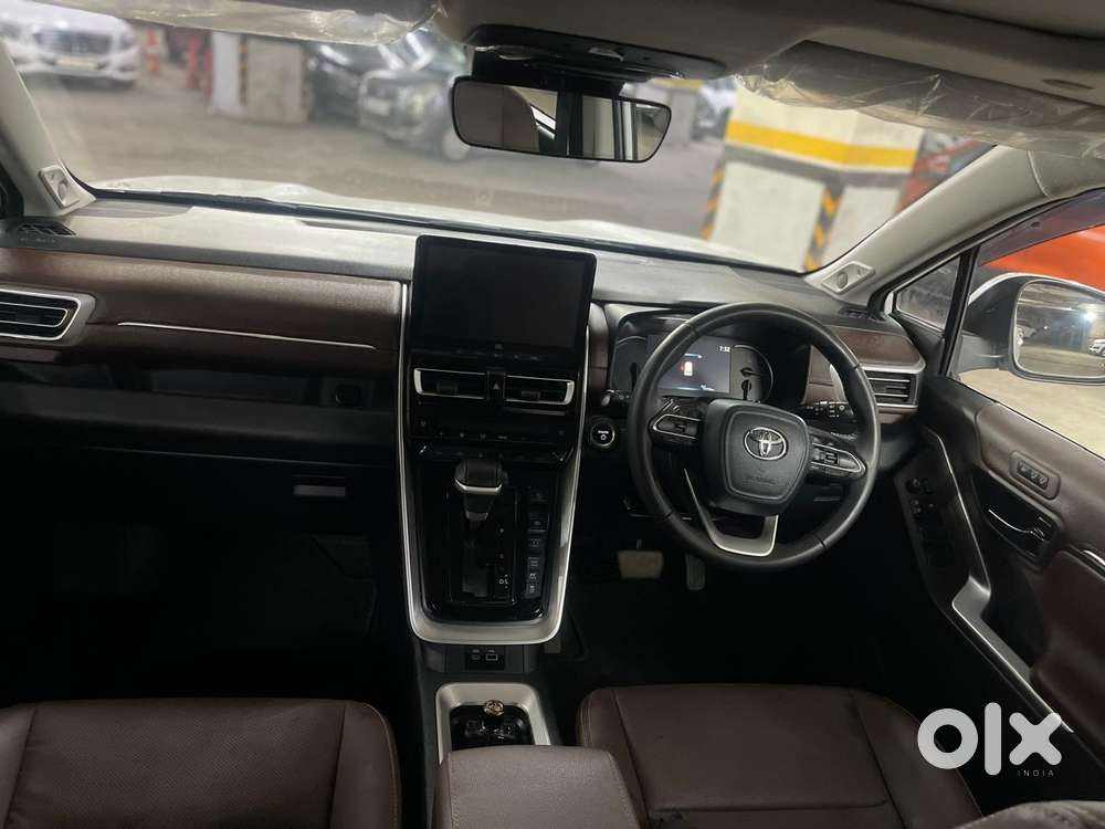 Toyota Innova Hycross 2.0 Zx (o) Hybrid 7 Str, 2025, Petrol