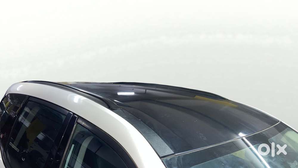 Mahindra Xuv700 2.0 Mx Petrol Mt 5 Str, 2023, Petrol