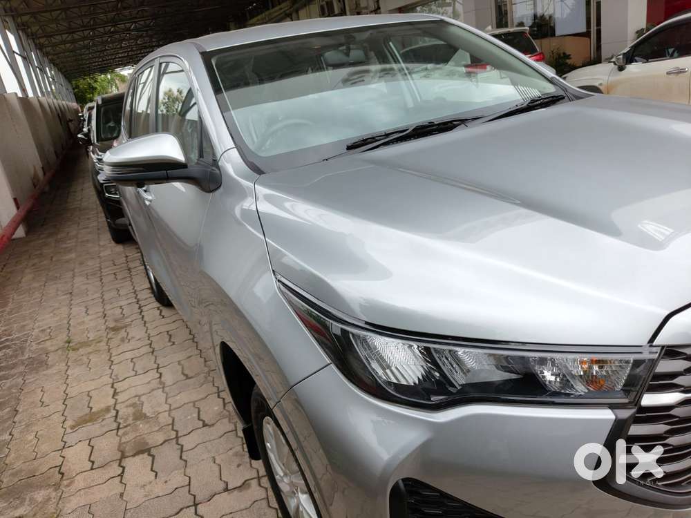 Toyota Innova Hycross