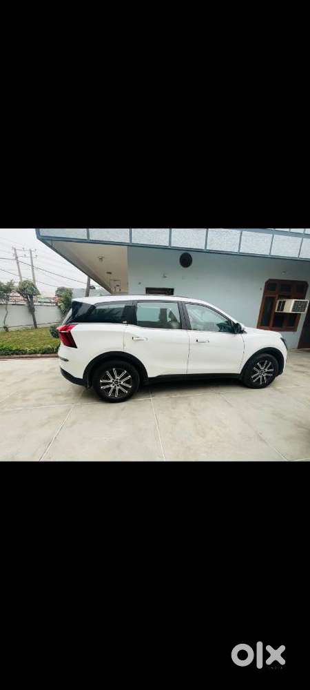 Mahindra Xuv700 2.0 Ax 7 Petrol Mt Str, 2024, Petrol