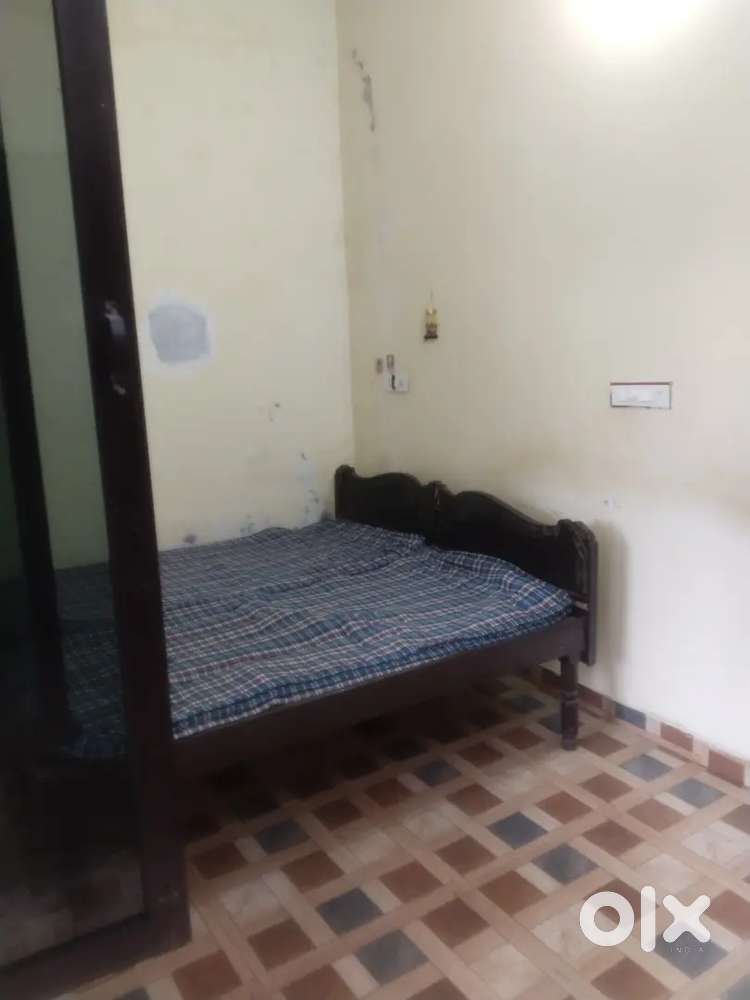 Room for rent only for girls /females