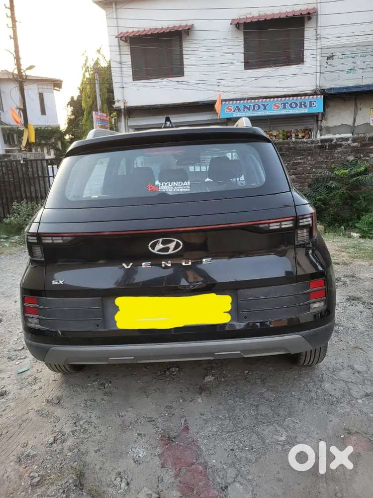 Hyundai Venue 2024 Petrol 9507 Km Driven