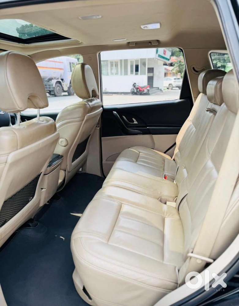 Mahindra Xuv500 W10 2017