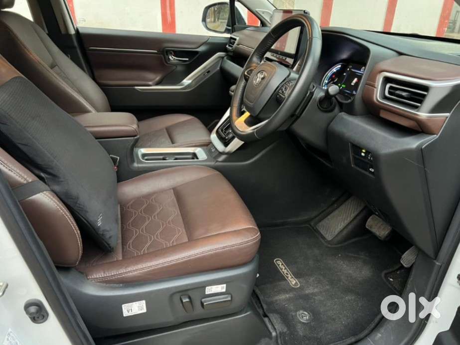 Toyota Innova Hycross 2.0 Zx (o) Hybrid 7 Str, 2024, Electric