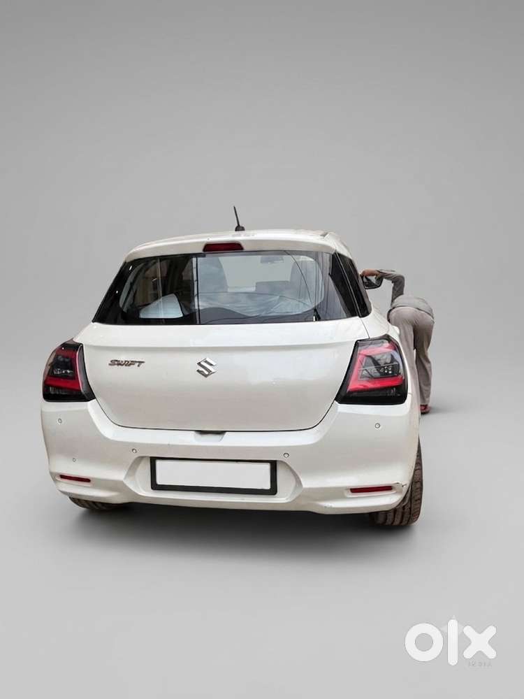 Maruti Suzuki New-gen Dl Registered Swift 2025 Petrol 7990 Km Driven