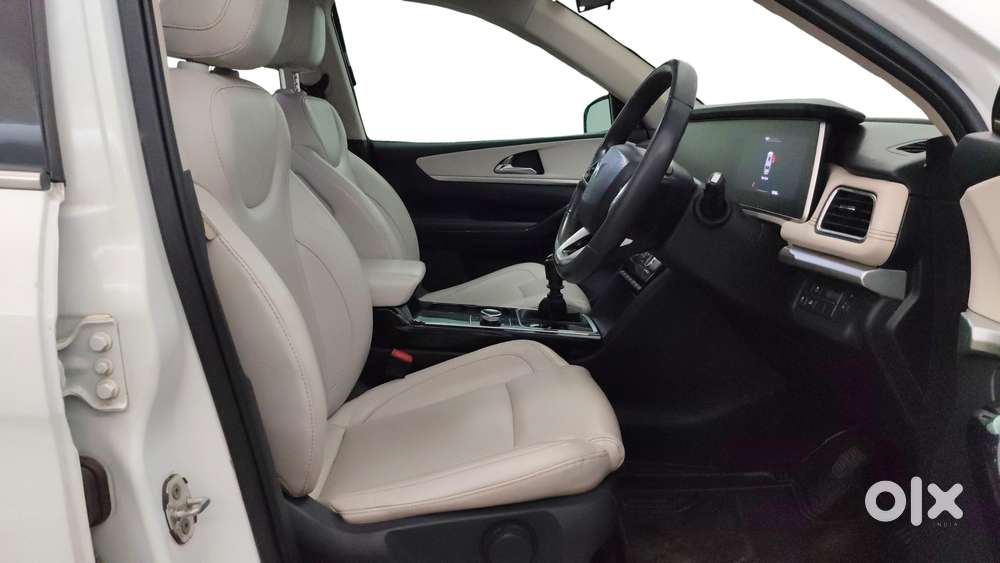 Mahindra Xuv700 2.0 Ax 5 Petrol Mt 7 Str, 2021, Diesel