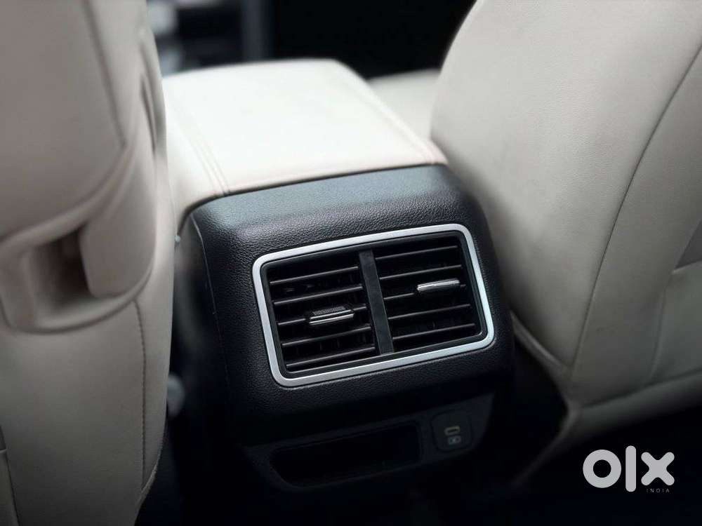 Mahindra Xuv700 2.2 Ax 7 Diesel At Luxury Pack Str Awd, 2022, Diesel