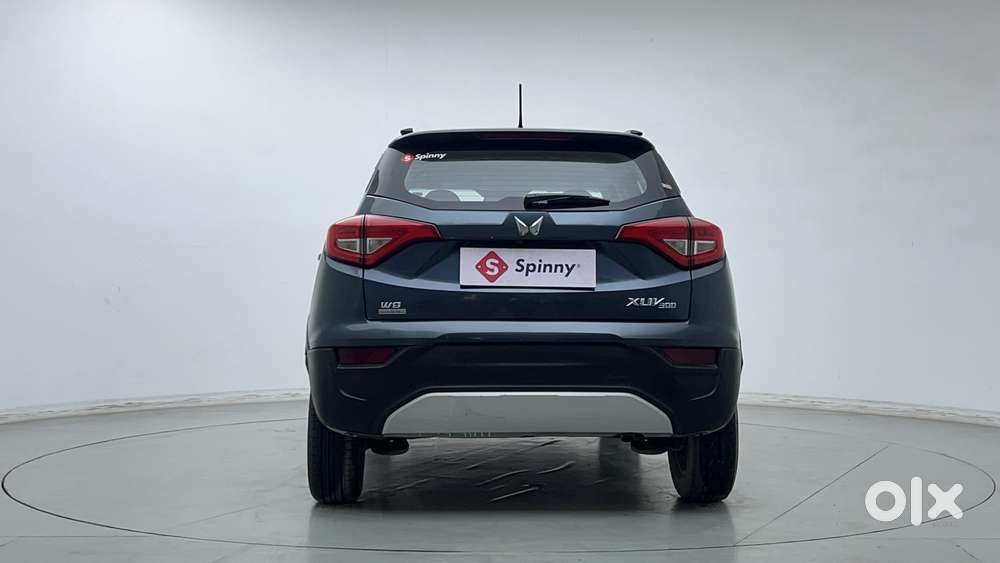 Mahindra Xuv300 1.2 W8 (o) Amt Petrol, 2023, Petrol