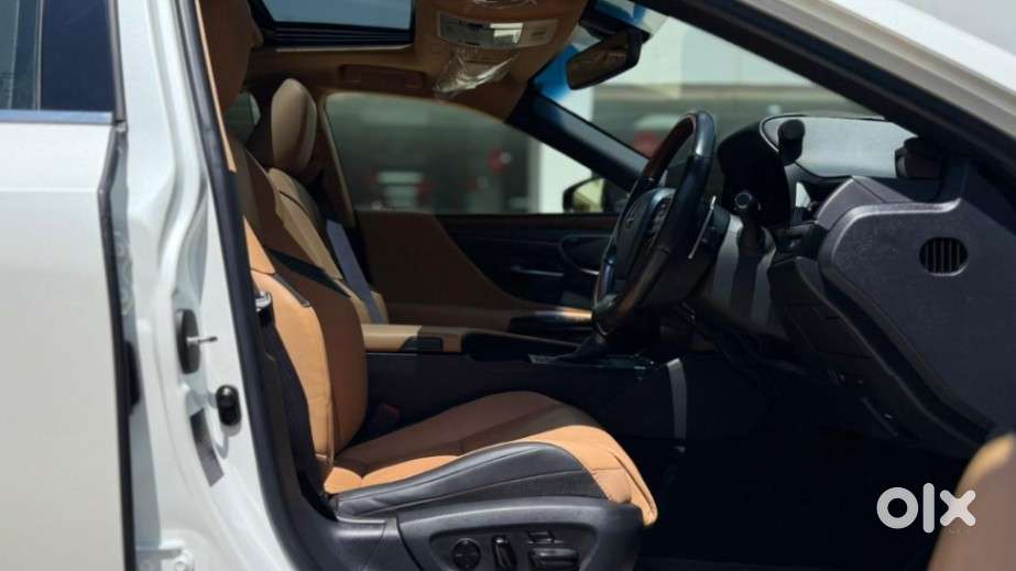 Lexus Es 300h Luxury, 2023, Petrol