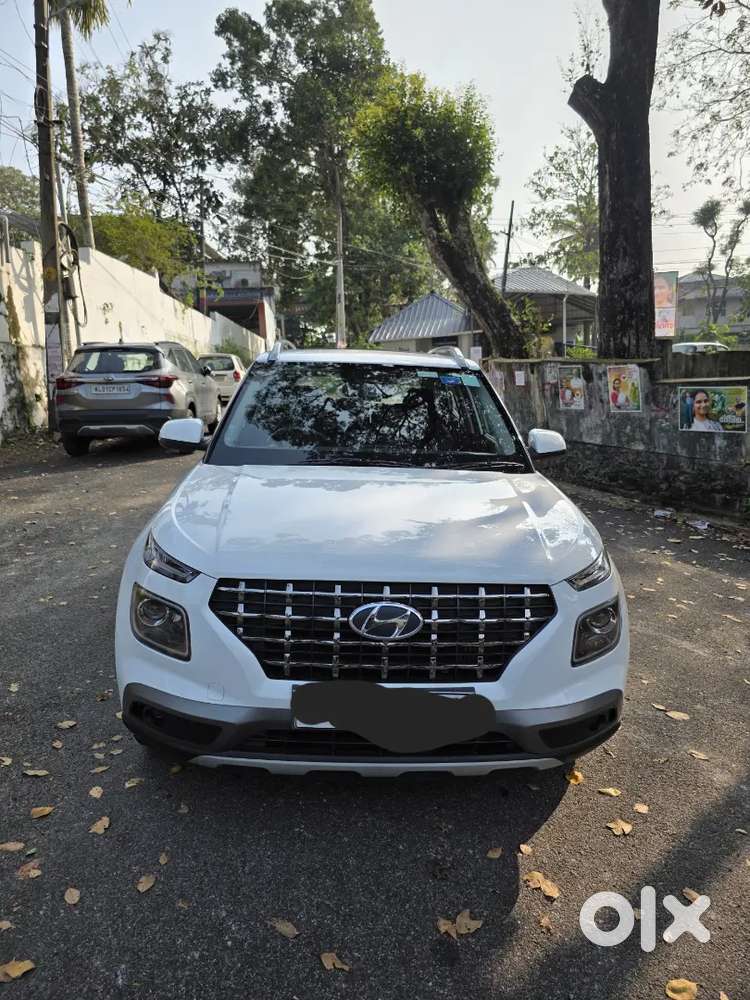 Well Maintained Hyundai Venue 2022 Turbo Petrol Under Company Warranty