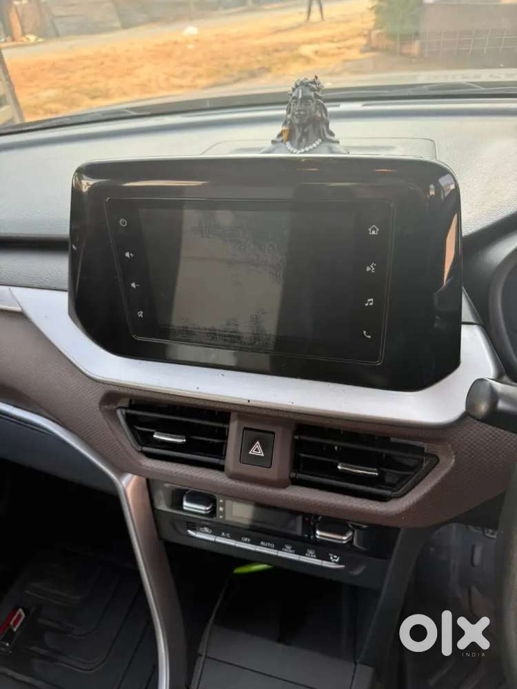 Petrol Car In Black Color, Center Locking, Push Start Button, Sunroof