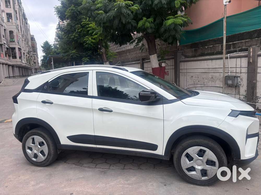 Tata Nexon Smart + With Sunroof Petrol 2024 Mt