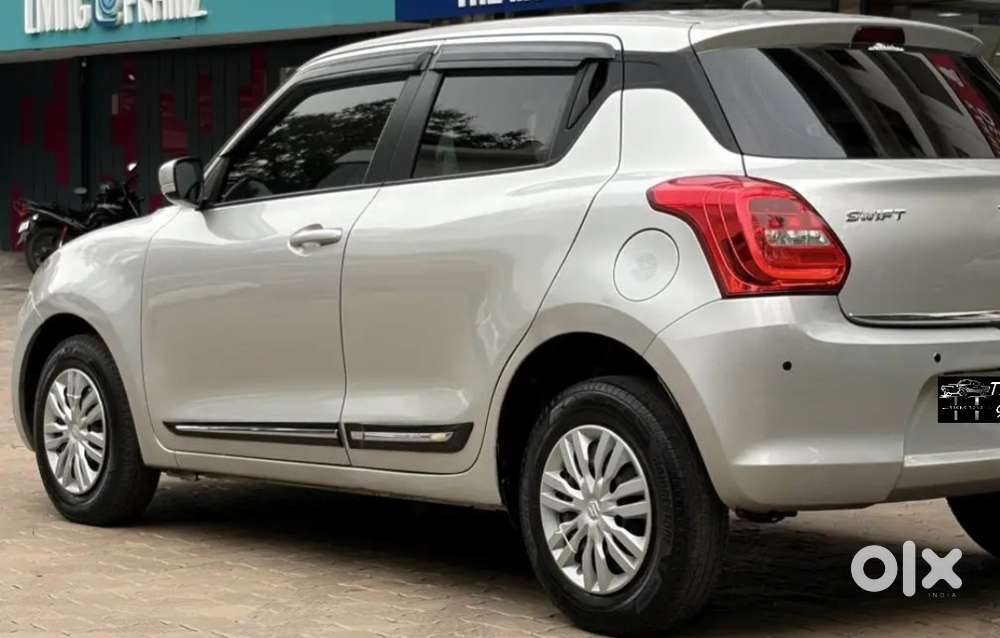 Maruti Suzuki Swift Vxi + Manual, 2022, Petrol