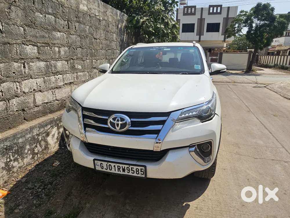 2017 Toyota Fortuner Petrol At