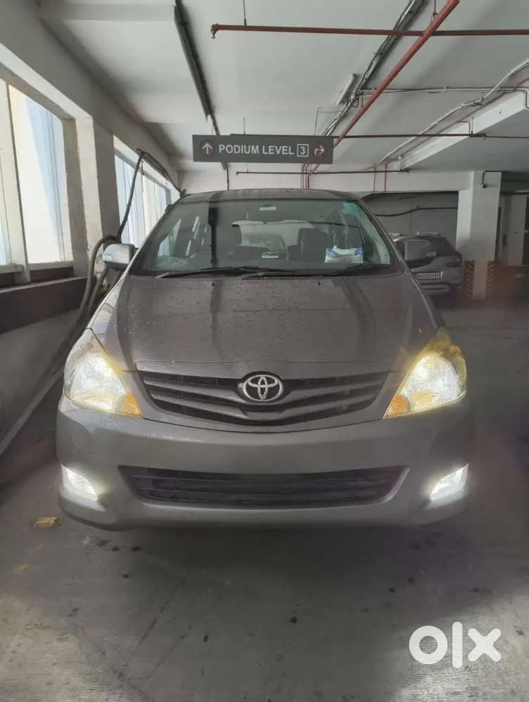Toyota Innova 2.5g 7 Diesel