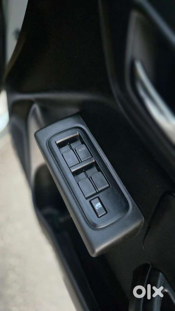 Maruti Suzuki Swift Lxi Optional-o, 2023, Petrol