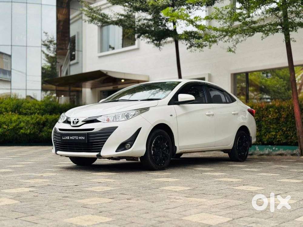 Toyota Yaris J Cvt, 2018, Petrol