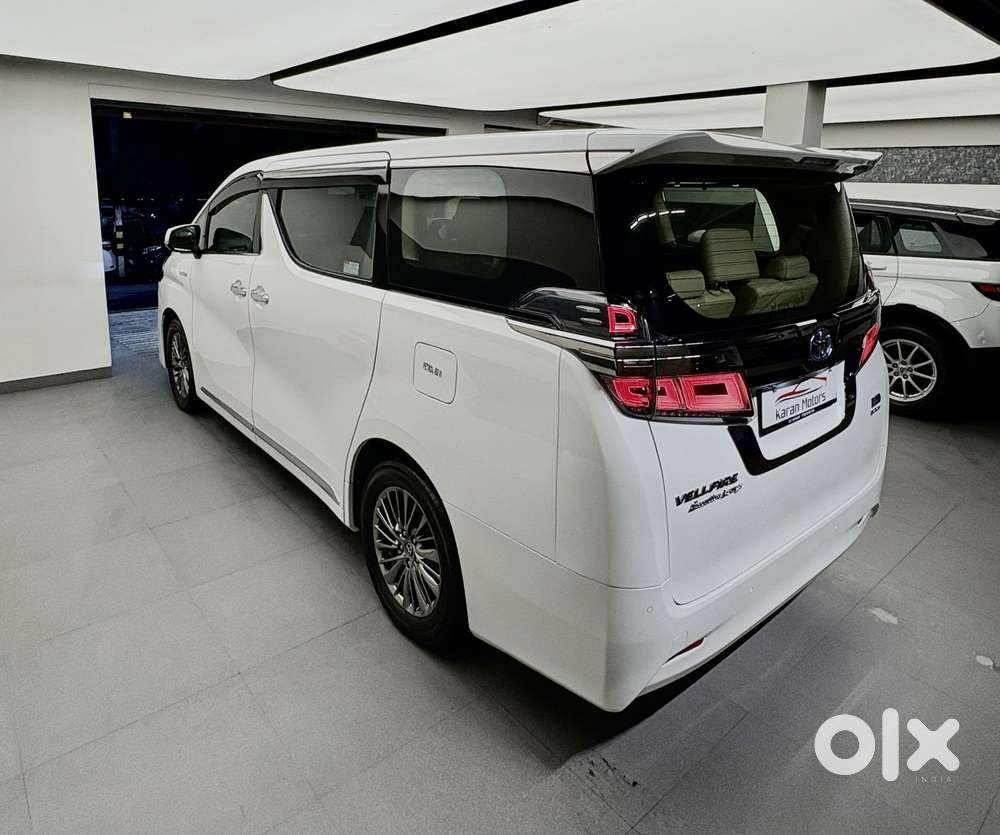 Toyota Vellfire 2.5 Executive Lounge, 2022, Petrol