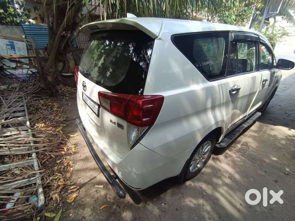 Toyota Innova Crysta 2016 2.4 Vx Mt 8 Str Diesel Manual Single Owner