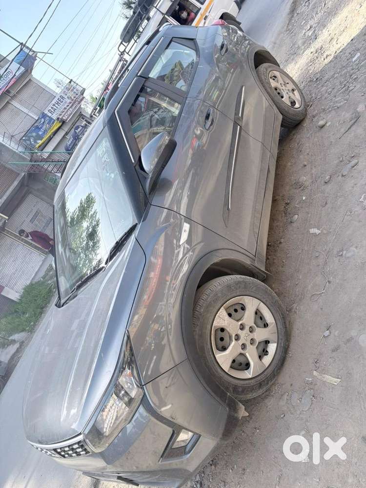 Mahindra Xuv300 2023 Petrol Well Maintained