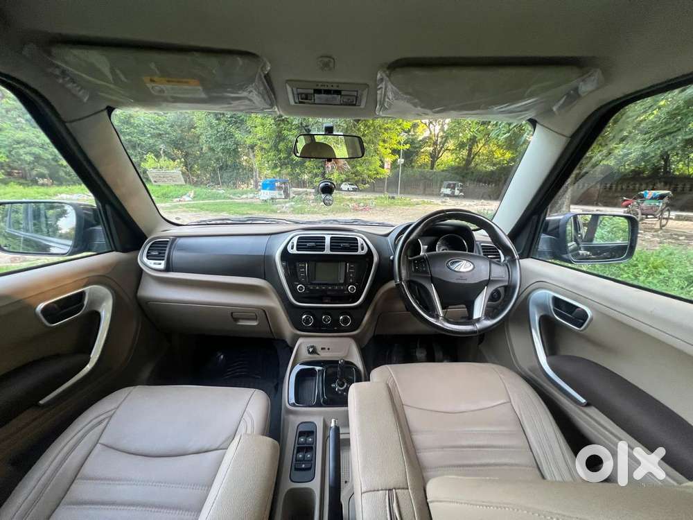 Mahindra Tuv 300 T8 Amt (automatic), 2017
