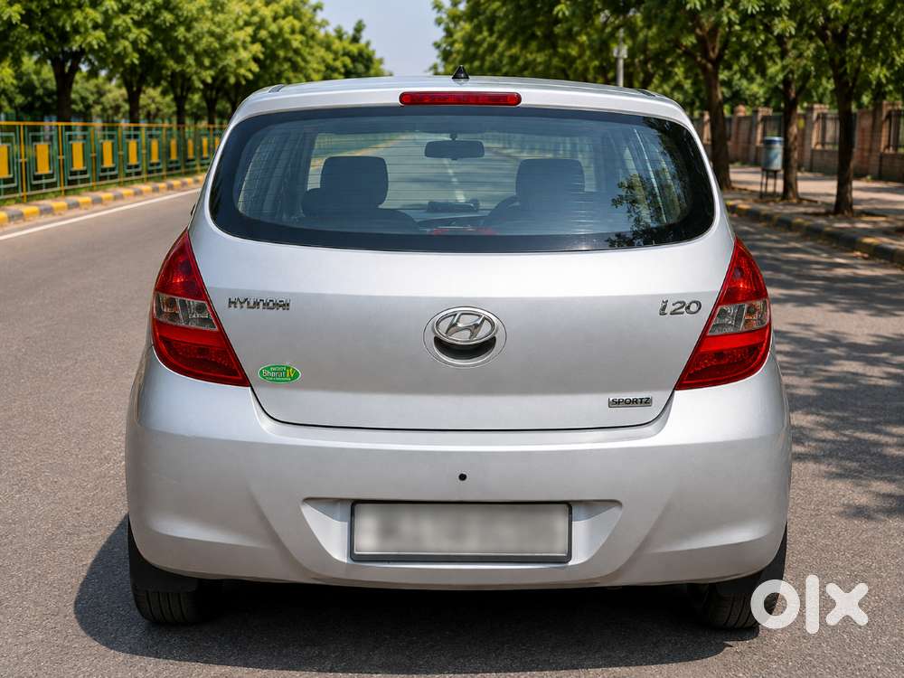 हुंडई I20 स्पोर्ट्ज़ 2010  Cng लगी हुई  नया बैटरी  इंजन का काम नया