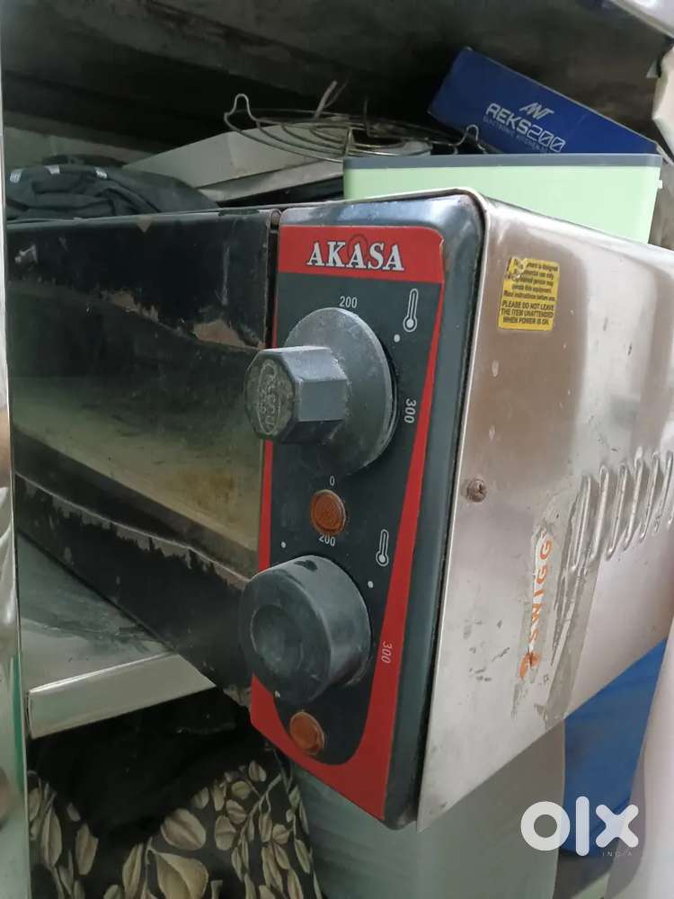Industrial Electric Pizza Oven and Industrial Deep Fryer