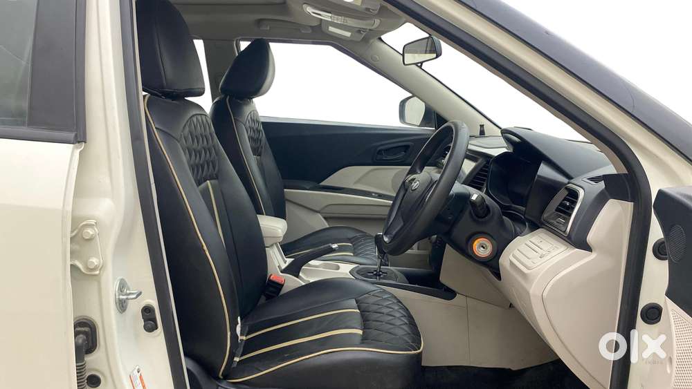 Mahindra Xuv300 1.2 W6 Amt Petrol, 2021, Petrol