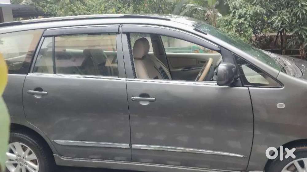 Toyota Innova 2012 Petrol