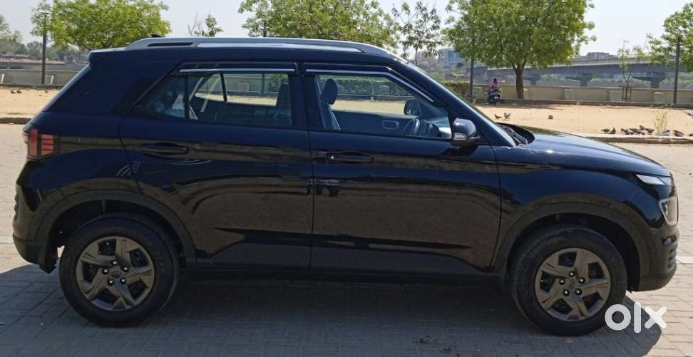 Hyundai Venue 1.2 S (o), 2024, Petrol