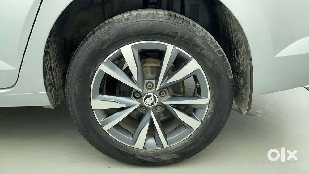 Skoda Slavia Style 1.0l Tsi At, 2022, Petrol