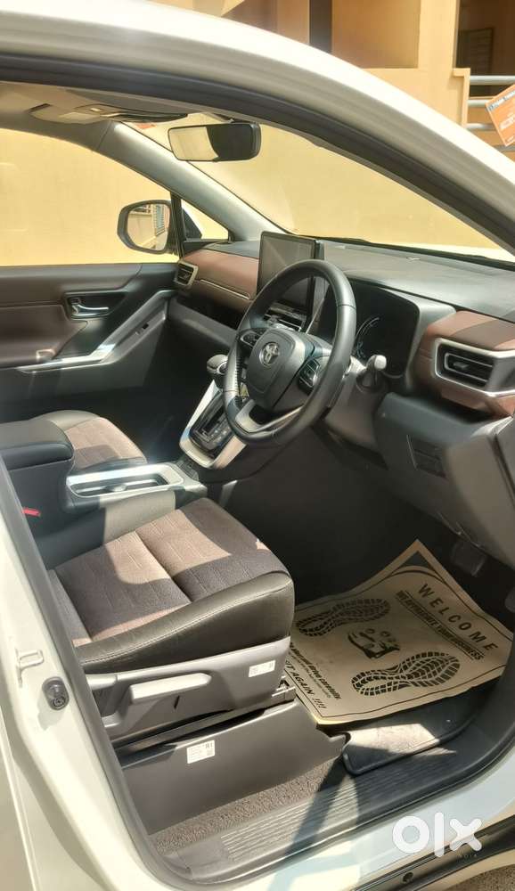 Toyota Innova Hycross 2.0 Vx (o) Hybrid 7 Str, 2024, Petrol