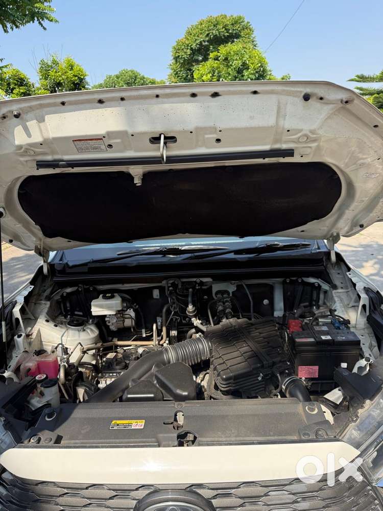 Toyota Innova Hycross 2.0 Zx (o) Hybrid 7 Str, 2023, Electric