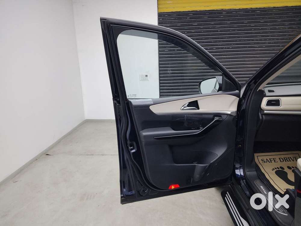 Mahindra Xuv700 2.0 Ax 7 Petrol At Str, 2023, Petrol