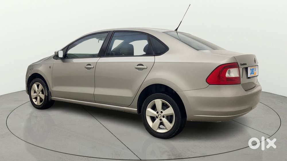 Skoda Rapid 1.6 Mpi Mt Elegance Plus, 2015, Petrol