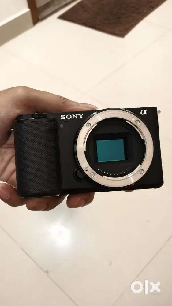 Like New - Sony ZV-E10 Camera Body with Box Bill Extra Battery and Bag