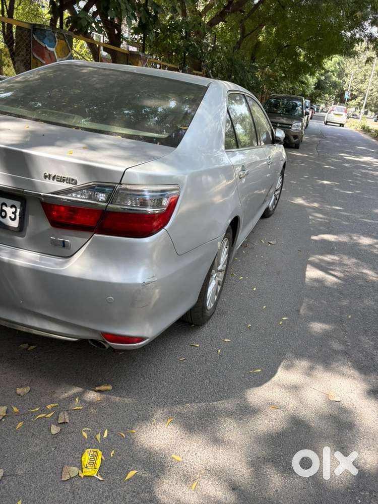 Toyota Camry Hybrid 2016 Km Driven
