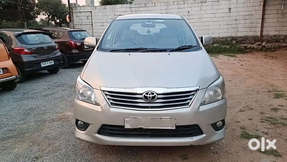 Toyota Innova 2.5 V Diesel Model 2013